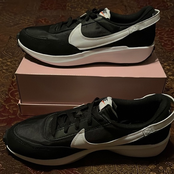 Nike Waffle Debut